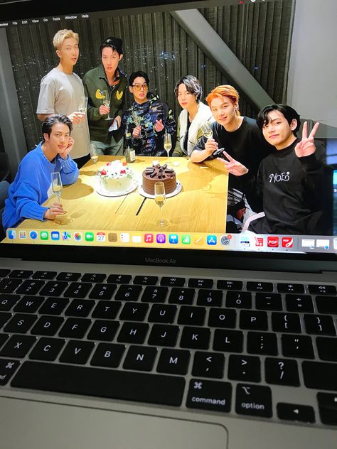 Bts Macbook Wallpaper, Jin Photo, Bts Wallpaper Desktop, Bff Poses, Snap Streak Ideas Easy, Army Life, Asian Eyes, Bts "on", Asian Eye Makeup