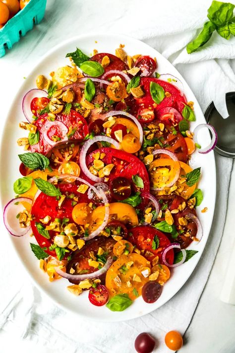 Spanish Salad, Spicy Almonds, Fresh Summer Salad, Wine Magazine, Herb Salad, Summer Tomato, New Food, Light Dinner, Fresh Mozzarella