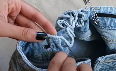 This is a guide on jeans-too-big hack. Learn how to fix jeans that are too big in this easy tutorial. How To Take In Jeans That Are Too Big, How To Fix Jeans That Are Too Big Fit, Jeans Too Big, Big Jeans, Big Shorts, Sewing Jeans, Large Safety Pin, Sewing Alterations, Strong Hand