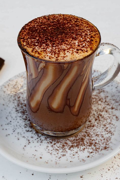 A Marocchino is a delicious Italian coffee with layers of espresso, frothy milk, and a touch of chocolate sweetness in every sip! Anyone can make this authentic recipe at home! Mediterranean Coffee, Italian Desert, Italian American Food, Mocha Cappuccino, Quick And Easy Food, Kids Drinks, Espresso Cafe, Winter Breakfast, Coffee Mocha