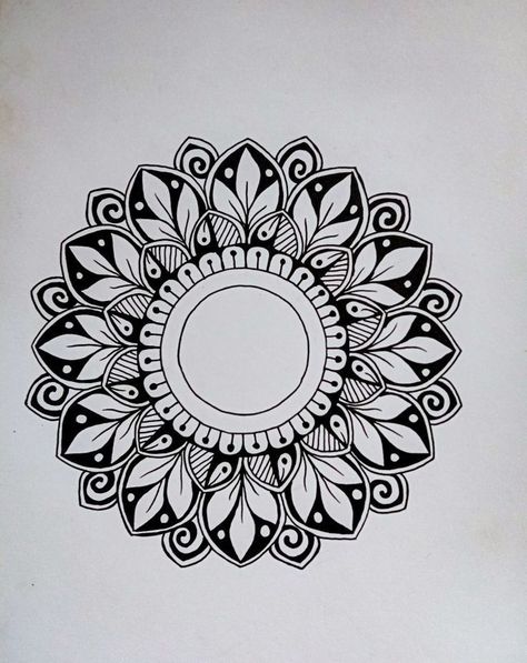 Simple Mandala Design Easy, Mandala Tattoo Simple, Small Mandala Drawing, Simple Mandala Art For Beginners, Mandala Tattoo Sketch, Small Mandala Art, Mandala Drawing Easy, Butterfly Mandala Art, Aesthetic Mandala Art