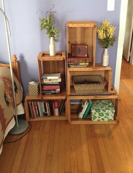 Vintage Crate Bookshelf, Crate Bed Aesthetic, Wooden Crate Bedside Table, Crate Bedside Table, Wooden Crates Nightstand, Wooden Crate Furniture, Bookshelf Nightstand, Wooden Crate Shelves, Crate Nightstand