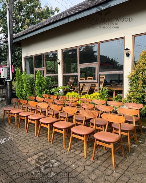 Lengkapilah Dekorasi Kafe Anda dengan Kursi Kafe Kayu Minimalis Modern dari ART NATURAL WOOD Mencari kursi kafe kayu yang unik, nyaman, dan tahan lama untuk kafe Anda? Kursi kafe kayu dari ART NATURAL WOOD adalah pilihan yang tepat untuk Anda. Dibuat dengan bahan kayu berkualitas tinggi dan pengerjaan yang presisi, kursi ini akan menjadi tempat duduk yang ideal untuk pelanggan Anda bersantai dan menikmati waktu mereka di kafe Anda. 🔘 Terbuat dari kayu berkualitas tinggi yang kokoh dan tahan... Kursi Cafe, Log Furniture, Furniture Design Modern, Dining Room Furniture, Wood Furniture, Nature Art, Natural Wood, Modern Art, Furniture Design