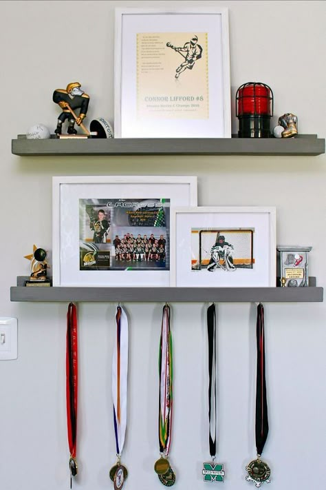 Sports Room Boys, Hockey Bedroom, Kids Bedroom Organization, Organization Hacks Bedroom, Bedroom Organization Ideas, Kids Bedroom Boys, Sports Bedroom, Hockey Room, Room Organization Bedroom