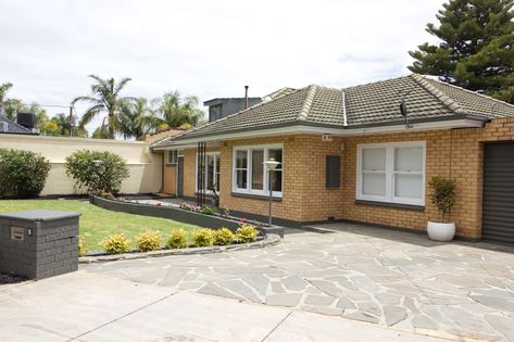 Blonde Brick Exterior, Blonde Brick House Exterior, Blonde Brick House, 1950s Houses, Blonde Brick, Yellow Brick Houses, Brick House Exterior Makeover, Mexican Style Home, Red Brick House Exterior