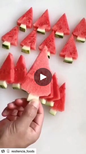 3.7M views · 2.9K shares | Ideia refrescante 🍉 | Simone Ferraz | Kira · Home Melon Starter Christmas, Fruit On Christmas Tree, Watermelon Christmas Trees, Fruit Christmas Tree Decorations, Christmas Tree Watermelon, Fruit Xmas Tree, Pineapple Christmas Tree Fruit Tray, Orange Christmas, Christmas Fruit