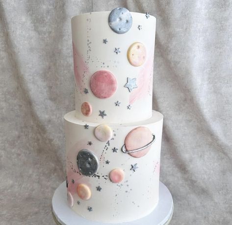 Two The Moon Cake Pops, Moon Themed Cake Aesthetic, Girly Space Cake, Two The Moon Birthday Party Girl Cake, Two The Moon Birthday Cake Girl, Two The Moon Birthday Cake, Two The Moon Cake, Outer Space Cake, Birthday Cale