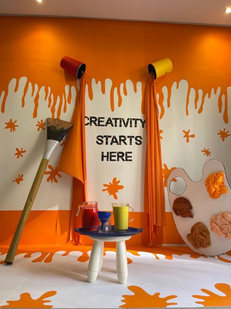 Creative section for fun experiments around the color orange Orange Colour Day Celebration In School, Orange Classroom Decor, Birthday Chart Classroom, Freedom Wall, Fun Experiments, Art Docent, The Color Orange, Color Day, Pop Art Decor