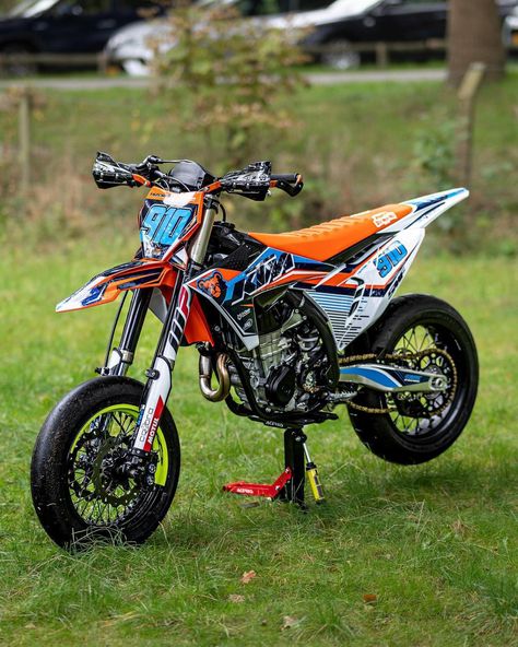 Ktm 125 Motard, Supermoto Bikes, Ktm Supermoto, Wr 155, Tmax Yamaha, Ktm Motorcycles, Motor Cross, Cool Dirt Bikes, Ktm 125