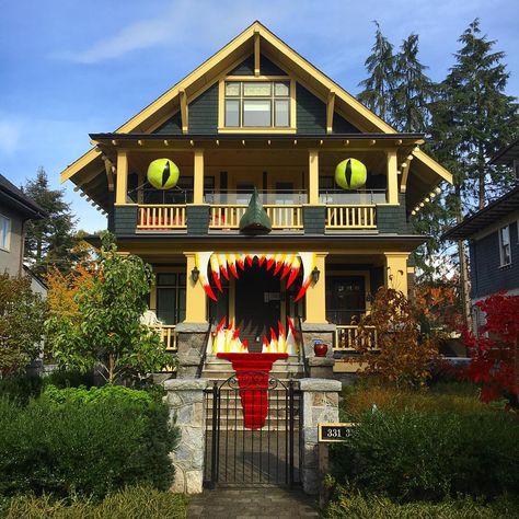 Monster house! Who's gone past 11th and Yukon to check out this delightfully creepy creation? @wherevancouver Monster House Halloween, Christine Mcconnell, Monster House, Fun Halloween Decor, Halloween Yard, House Exteriors, Halloween Monster, Up House, Fall Halloween Decor