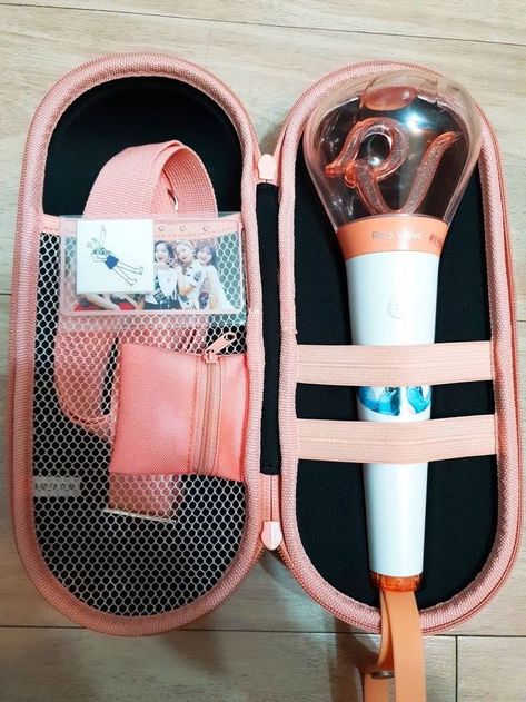 Red Velvet Lightstick, Lightsticks Kpop, Red Velet, Kpop Lightsticks, Lightstick Kpop, Kpop Lightstick, Velvet Aesthetic, Kpop Makeup, Gfriend Sowon