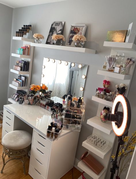 Make Up Area Ideas, Make Up Room Ideas Decor, Natural Bathroom Decor, Home Gel Nails, Bathroom Natural, Beauty Room Vanity, Natural Bathroom, Diy Room Decor For Teens, Luxury Room Bedroom