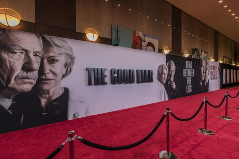 THE GOOD LIAR CARPET. RED CARPET. HELEN MIRREN. IAN MCKELLEN, RUSSEL TOVEY JOHANNES HAUKUR JOHANNESSON. DRAMA. WB. WARNER BROS. 787. Gala Backdrop, Red Carpet Movie Premiere, Red Carpet Design, Russel Tovey, Movie Premiere Red Carpet, Ian Mckellen, Helen Mirren, Pop Up Event, Backdrop Design