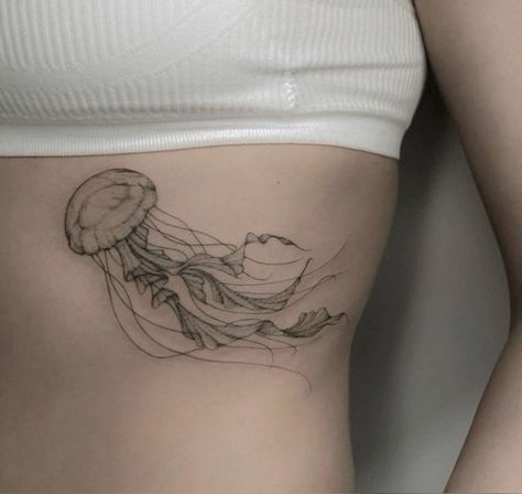 Jellyfish Stomach Tattoo, Jellyfish Rib Tattoo, Box Jellyfish Tattoo, Jellyfish Hip Tattoo, Jellyfish Back Tattoo, Jellyfish Spine Tattoo, Marine Tattoos For Women, Side Torso Tattoos For Women, Ocean Aesthetic Tattoo