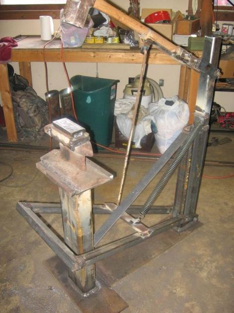 DIY Treadle hammer - could easily make into a pneumatic or electric hammer with some additional diy skills Power Hammer Plans, Blacksmith Power Hammer, Blacksmith Hammer, Forging Tools, Hantverk Diy, Power Hammer, Welding Shop, Elevator Design, Blacksmith Forge