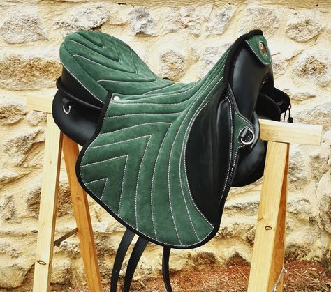 English Tack Sets, Endurance Horse, Australian Saddle, Bareback Pad, Endurance Riding, Bulletproof Clothing, Endurance Saddles, Mounted Archery, English Horse Tack