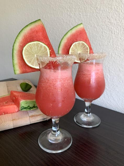 Easy Watermelon Margaritas Recipe - Honey + Lime Frozen Watermelon Margarita, Watermelon Margaritas, Easy Margarita Recipe, Gluten Free Pumpkin Spice, Flavored Margaritas, Easy Margarita, Margarita On The Rocks, How To Make Margaritas, Seuss Crafts