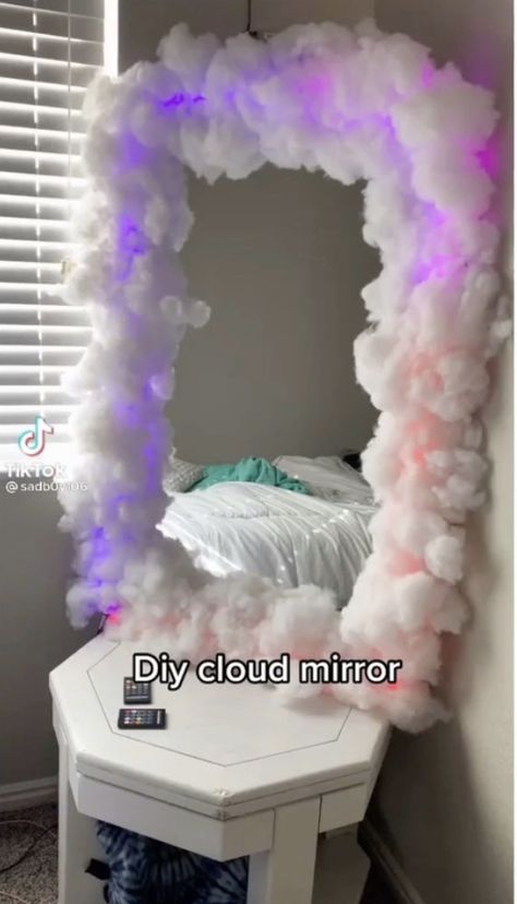 Cloud mirror Diy Mirror Decor, Diy Mirror Wall Decor, Spiegel Diy, Diy Mirror Wall, Mirror Bedroom Decor, Mirror Decor Ideas, Cloud Mirror, Diy Room Decor Videos, Diy Clouds