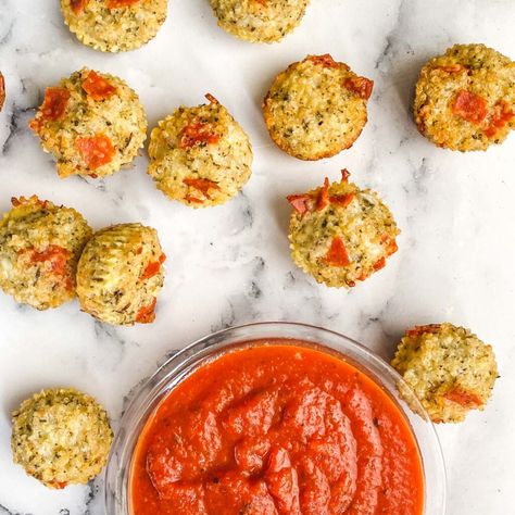 Pizza Quinoa Bites - Pinch of Wellness Italian Quinoa, Pizza Quinoa, Cottage Cheese Pizza, Leftover Quinoa, Quinoa Pizza Bites, Quinoa Health Benefits, Pregnancy Eating, Quinoa Benefits, Pizza Crust Dough