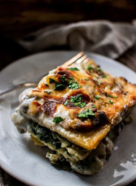 White Lasagna with Mushrooms, Spinach and Artichokes Lasagna With Mushrooms, Gluten Free Roux, White Lasagna Recipe, Starvin Marvin, Artichoke Lasagna, Cabbage Lasagna, Mushroom Dishes, How To Cook Artichoke, White Lasagna