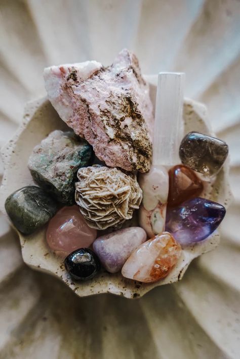 Healing and Empowering the Divine Feminine: Crystals to Reclaim Your S - LITTLEMISSDESSA Energy Healer Spiritual, Feminine Crystals, Healing Goddess, Healing Wounds, Feminine Essence, Chakra Alignment, The Divine Feminine, Palette Ideas, Sacred Feminine