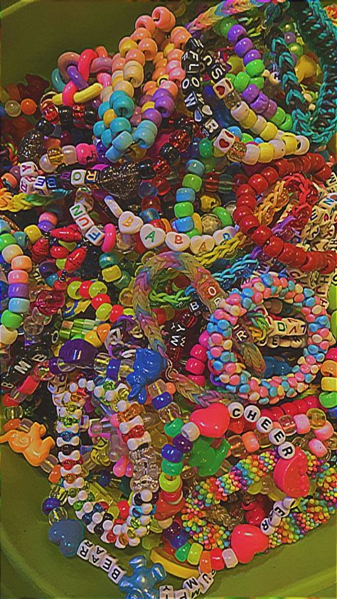 Kandi Color Combos, Kandi Kid Aesthetic, Kandi Core, Kidcore Kandi, Kandi Jewelry, Kandi Singles, Scene Kandi, Pulseras Kandi, Kandi Cuff Patterns