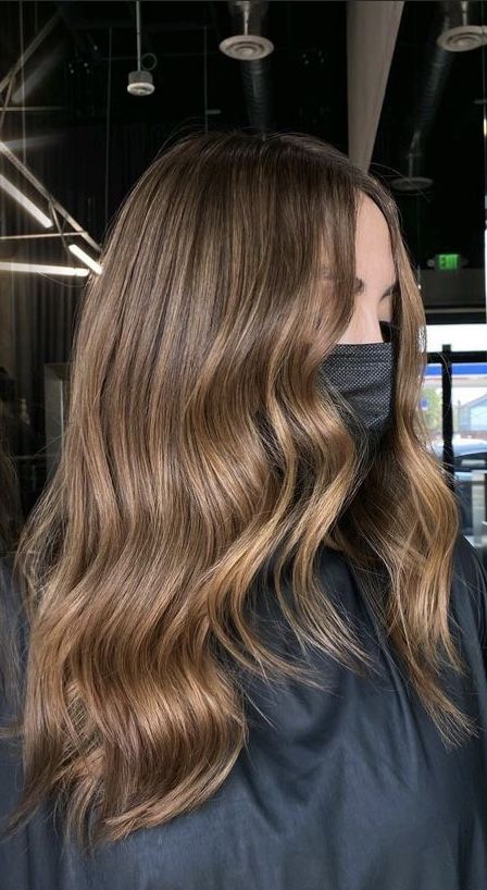 Brown Hair With Golden Tones, Light Brown Hair Baylage, Medium Caramel Hair, Golden Bronze Balayage, Fab Mood Inspiration Hair, Hazelnut Brunette Hair, Gold Caramel Hair, Toffee Cream Brunette, Brunette With Natural Highlights