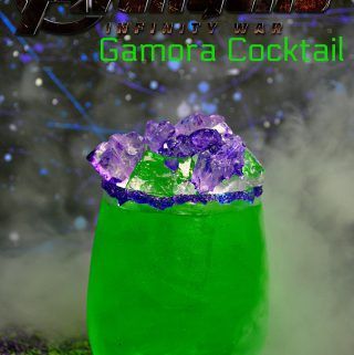 Avengers Infinity War Gamora Cocktail Avengers Drinks, Superhero Drinks, Bday Drinks, Super Hero Food, Crazy Drinks, Geek Bar, Making Drinks, Disney Drinks, Purple Drinks