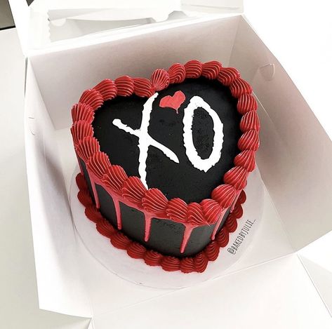 Xo Birthday Cake, The Weekend Birthday Theme, Stargirl Birthday Cake, Xo Cake The Weeknd, The Weeknd Themed Birthday Party, The Weeknd Party Theme, The Weeknd Birthday Theme, Cake The Weeknd, Rapper Birthday Cake