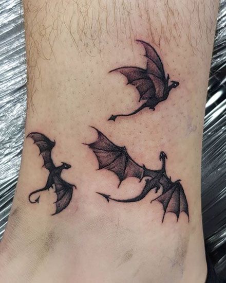 Dragon Tattoo Designs 3 Game Of Thrones Tattoo, Small Dragon Tattoos, Dragon Tattoo For Women, Inspiration Tattoos, Gaming Tattoo, Dragon Tattoo Designs, Tattoo Life, Simplistic Tattoos, Dragon Tattoo