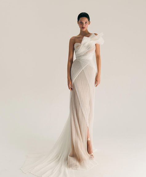 Yves Saint Laurent Wedding Dress, Soft Gamine Wedding Dress, Sculptural Wedding Dress, Unusual Wedding Dress Unique, Unique Bridal Looks, Old Hollywood Wedding Dress, Flowing Wedding Dress, Bridal Lookbook, Haute Couture Bridal