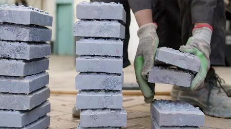 Recycling plastic waste to make bricks that are stronger than concrete | The Kid Should See This Eco Tiny House, Diy Recycle Plastic, Bnb Ideas, Plastic Bricks, Recycled Concrete, Recycling Plastic, Gallery Interior, Reuse Plastic Bottles, Recycled Brick