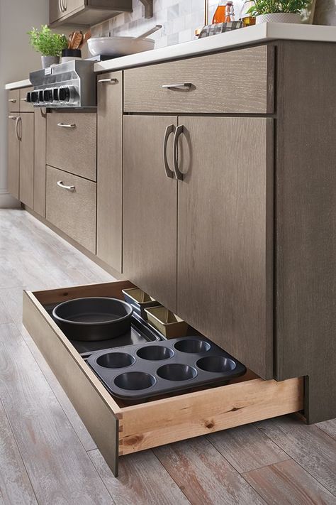 Kitchen organization ideas Organiser Cucina, Model Dapur, Hidden Drawer, Desain Pantry, Kabinet Dapur, Kitchen Pantry Cabinets, Diy Kitchen Storage, Tidy Kitchen, Kitchen Storage Solutions