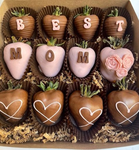 Mothers Day Chocolate Strawberries | Etsy Chocolate Covered Desserts, Christmas Strawberry, Mothers Day Chocolates, Strawberry Box, Chocolate Covered Strawberries Bouquet, Sweet Sixteen Birthday Party Ideas, Bridal Shower Desserts, Strawberry Gifts, Chocolate Covered Fruit