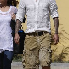 David Beckham Style, Shorts Fashion, Cargo Shorts Men, Gym Style, David Beckham, Mens Casual Outfits, Men Looks, Mens Street Style, Mens Summer