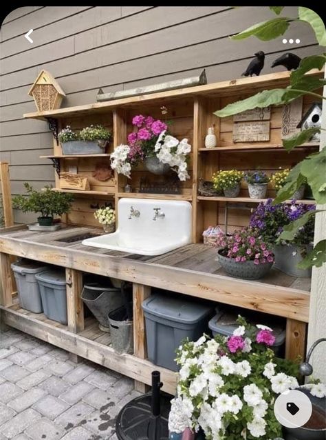 Garden Design Outdoor, Potting Bench Plans, Tools Tattoo, Outdoor Sink, Aesthetic Gardening, Outdoor Potting Bench, Garden Aesthetics, Garden Sink, Butterfly Garden Design