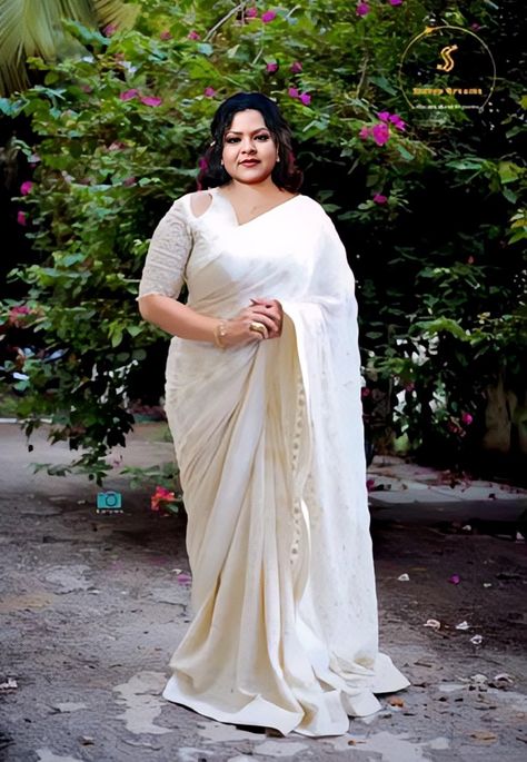 Roja Selvamani Dress, White Saree Blouse, Roja Selvamani, Netted Blouse Designs, Saree Party Wear, Fashionable Saree Blouse Designs, Modern Saree, White Saree, Saree Designs Party Wear