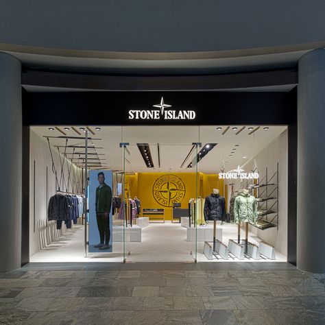 Stone Island store at Marina Bay Sands in Singapore Stone Island Aesthetic, Clothe Shop, Stone Island Store, Store Concept, Storefront Design, Mandarina Duck, Decor 2024, Fashion Stores, Window Shopping