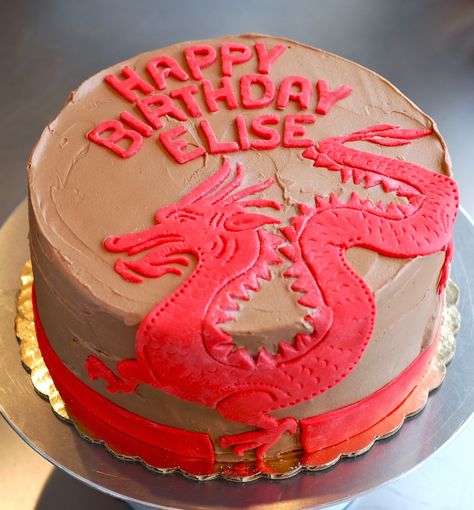 Chinese Cake Design, Birthday Cake Chinese Theme, Dragon Cake Ideas Simple, Chinese Dragon Cake Ideas, Chinese New Year Moon Cakes, Karate Cake, Chinese New Year Cake, Chinese Cake, Chinese New Year Dragon