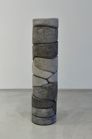 Pigmented Concrete, Contemporary Installation, Sculpture Contemporary, Art Pierre, Concrete Sculpture, Concrete Crafts, 3d Studio, Concrete Art, Concrete Design