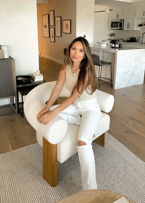 Marianna Hewitt on Effortless Beauty – Lulu and Georgia Marianna Hewitt Home, Mariana Hewitt, Marianna Hewitt Hair, Hair Color Mahogany, Marianna Hewitt, Home Design Inspiration, Effortless Beauty, Lulu And Georgia, My Living Room