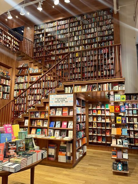 New York Bookstore Aesthetic, New York Book Store, Library Books Aesthetic, Bookstores In New York City, Working In Bookstore, Book Stores In Nyc, Strand Bookstore New York, Housing Works Bookstore, New York City Bookstores