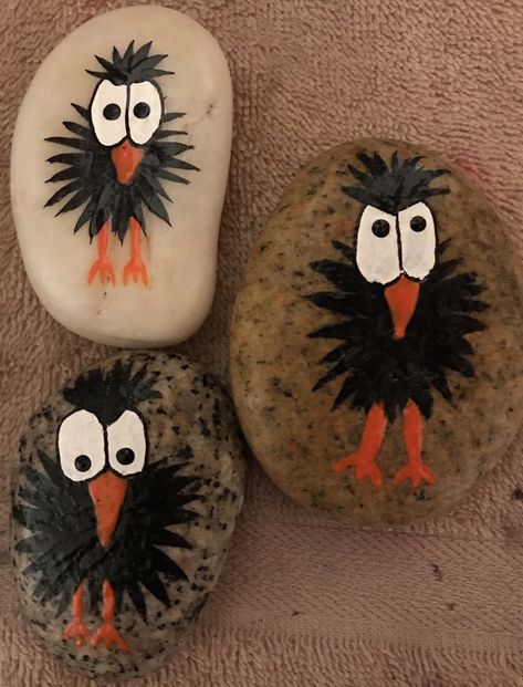 Faces Painted On Rocks, Bird Painted Rocks, Rock Painting Ducks Stones, Crow Painted Rocks, Raven Painted Rock, Crow Head, Bird Rocks, Stone Owl Painted Rocks, Owl Pebble Painting