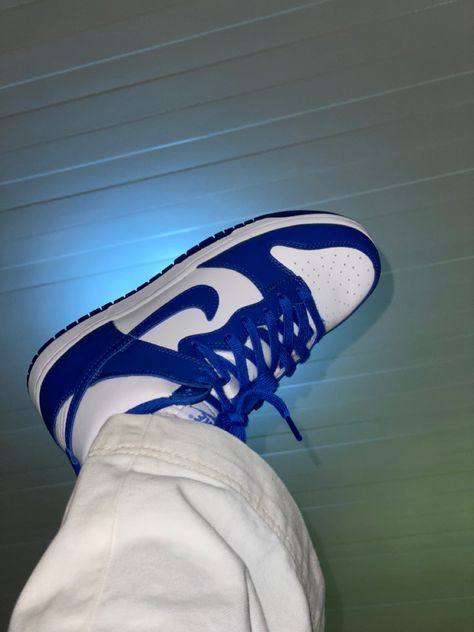 Outfit Sneakers, Royal Blue Shoes, Shoes Wallpaper, Sneaker Trend, Trendy Shoes Sneakers, Preppy Shoes, Jordan Shoes Girls, All Nike Shoes, Cute Nike Shoes