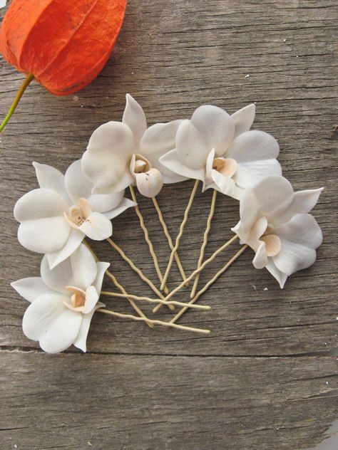 Wedding hair pins flowers - White porcelain orchids with light peach hearts - Bridal hair piece - Floral hairpins - White flower hair pin  Lovely anf tender, light weighted and sophisticated Hair Pins with cimbidium-phalaenopsis orchids are made petal by petal of cold porcelain and hand painted with oil paints.  Creamy metal pins are perfect for blonds! Wedding Hair With Orchids, Orchid Hair Piece, Fascinator Veil, Sophisticated Hair, Orchid Hair, Flower Hair Pins, Floral Hair Pieces, Diy Earrings Polymer Clay, Orchid Wedding