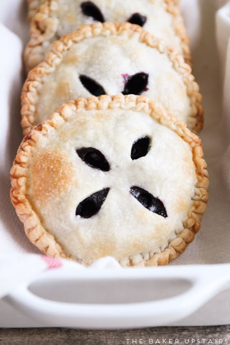 Huckleberry hand pies - these delicious little pies are bursting with fresh huckleberries and super easy to make! www.thebakerupstairs.com Huckleberry Desserts, Huckleberry Recipes, Huckleberry Pie, Homemade Pie Crusts, Mini Pies, Hand Pies, Homemade Pie, Grad Party, Mini Desserts