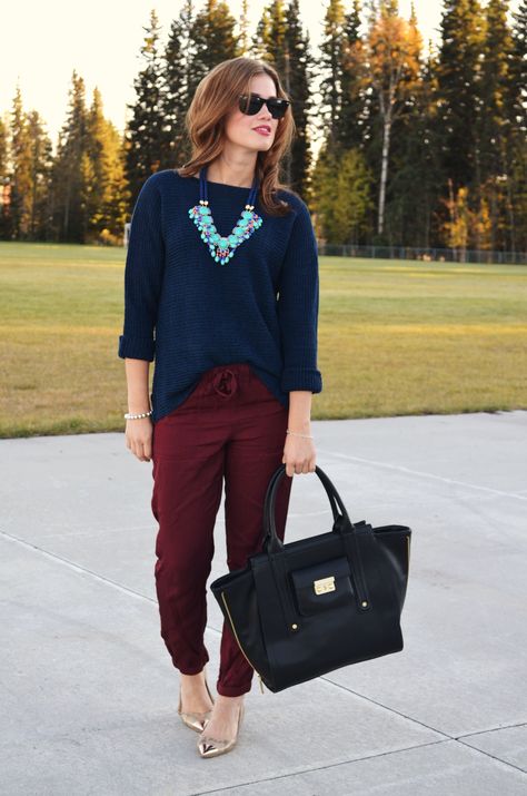 Jewel Tone Outfits, Gig Outfits, Jewel Tones Fashion, Romantic Wardrobe, Gig Outfit, Green Pants Outfit, Librarian Style, Old Necklace, Maroon Pants