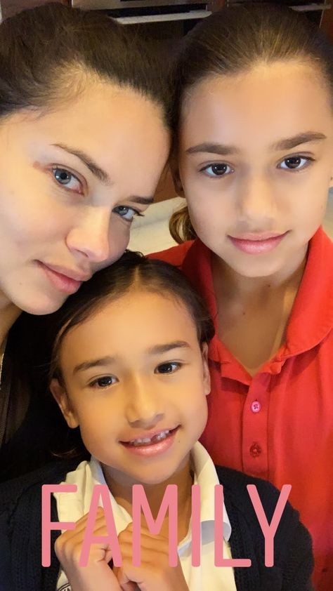 Adriana Lima As A Kid, Adriana Lima Children, Adriana Lima Daughters, Adrian Lima, Victoria's Secrets, Oc Ideas, Ig Stories, Adriana Lima, Pretty Makeup