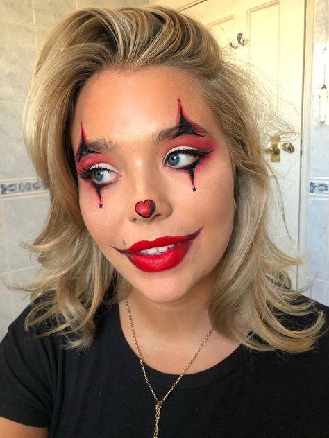 Clown Makeup Pretty Easy, Clown Makeup Eyeshadow, Easy Girl Clown Makeup, Easy Clown Makeup Cute, Halloween Makeup Looks For Beginners, Cute Clown Makeup Looks, Easy Clown Makeup Simple Cute, Easy Cute Clown Makeup, Clown Makeup Halloween Easy