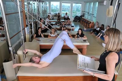 Pilates Exercises For Beginners, Pilates Instructor Training, Pilates Certification, Pilates Teacher Training, Club Pilates, Fitness Studios, Teacher Aesthetic, Fitness Career, Pilates Teacher